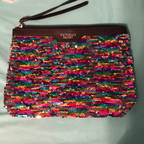 Victoria's Secret Handbags - Very Cute NWT Victoria’s Secret Purse/Wristlet!
